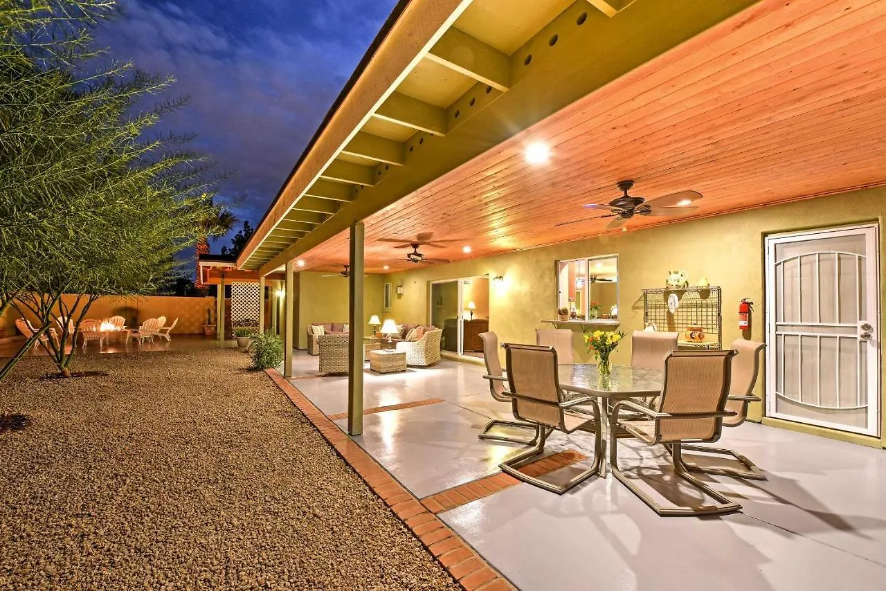 Lovely Phoenix Home With Expansive Patio And Fire Pit! 0*,