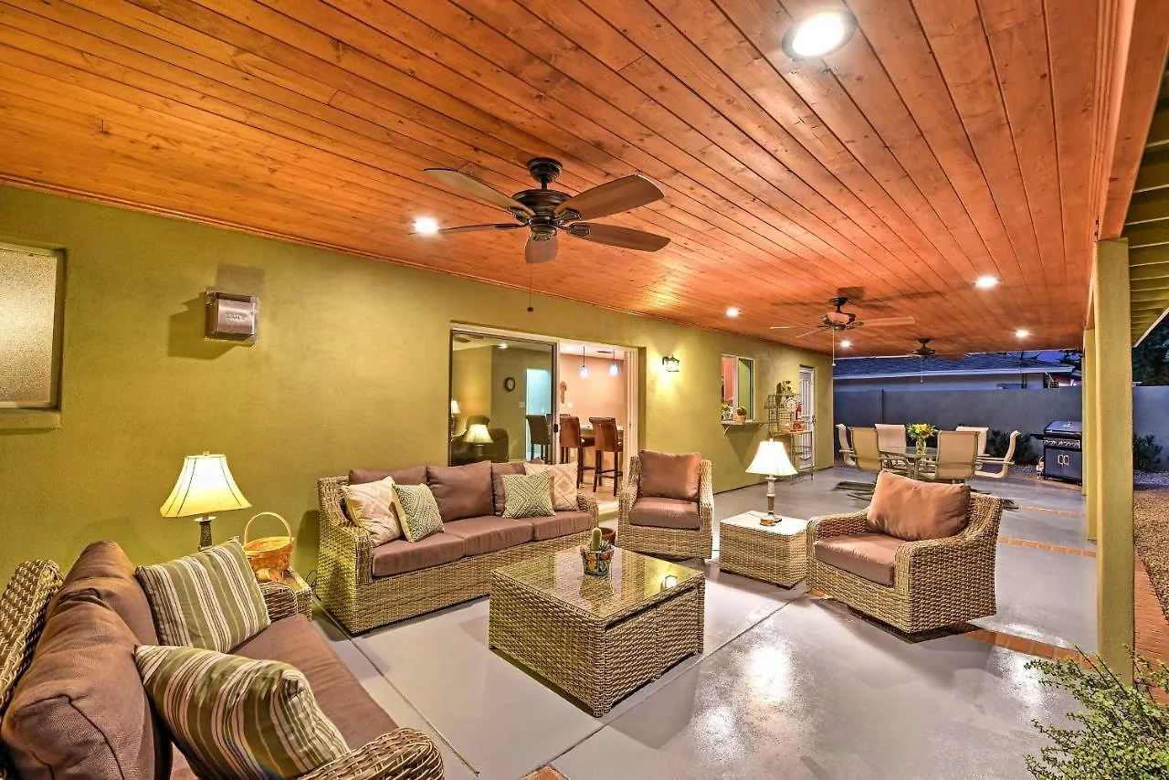 Holiday home Lovely Phoenix Home With Expansive Patio And Fire Pit! United States