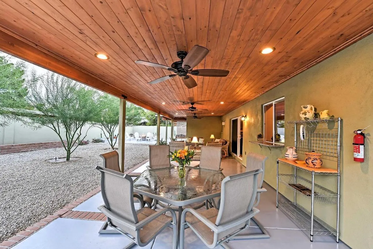 Holiday home Lovely Phoenix Home With Expansive Patio And Fire Pit!