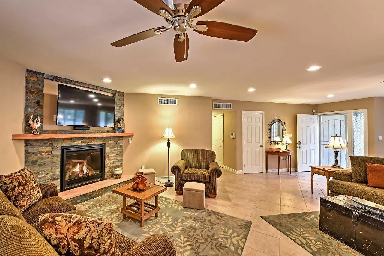 Holiday home Lovely Phoenix Home With Expansive Patio And Fire Pit!