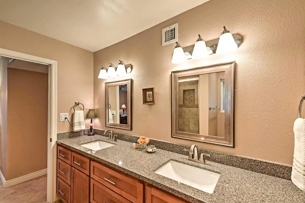 Lovely Phoenix Home With Expansive Patio And Fire Pit! Holiday home