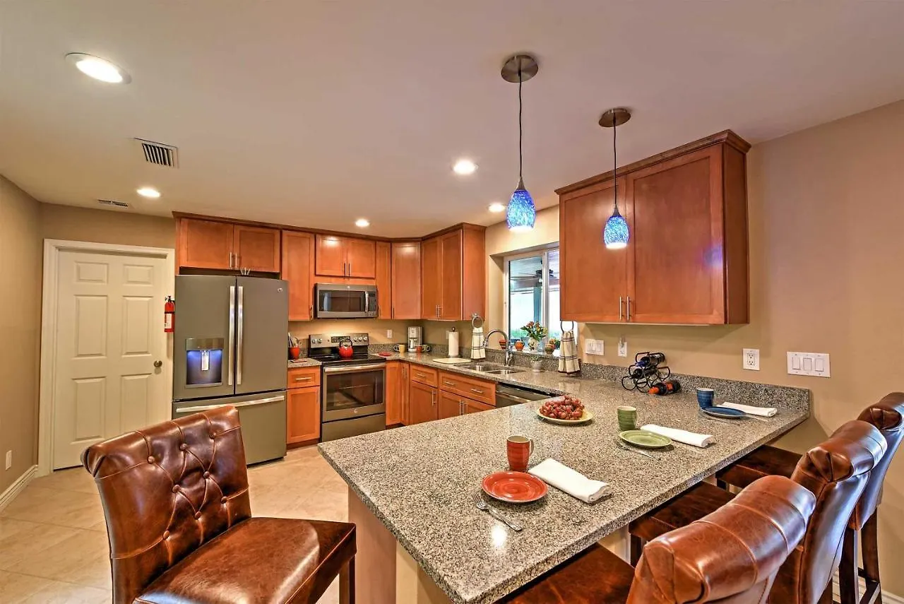 Lovely Phoenix Home With Expansive Patio And Fire Pit!