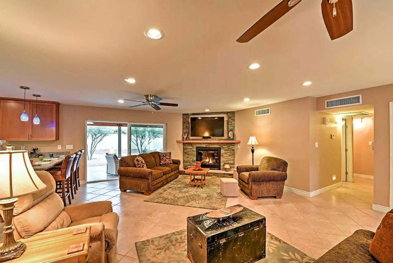 Lovely Phoenix Home With Expansive Patio And Fire Pit! 0*,