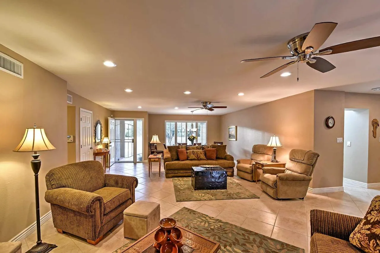 Holiday home Lovely Phoenix Home With Expansive Patio And Fire Pit!