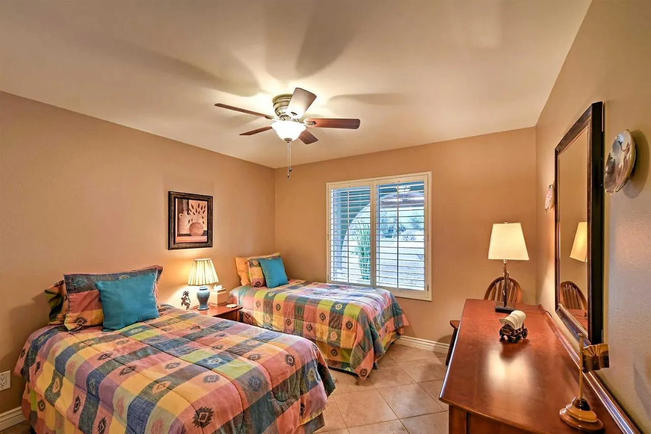 Lovely Phoenix Home With Expansive Patio And Fire Pit!